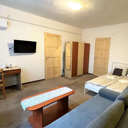 Evi Apartman Eger Exterior foto